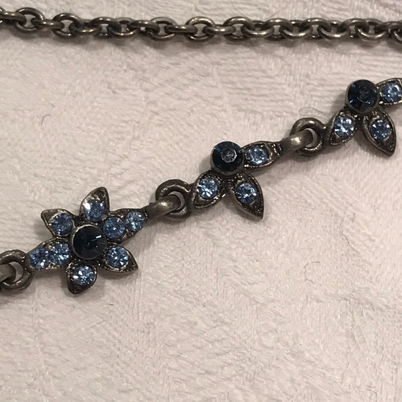 Blue necklace with matching earrings - Picture 4 of 8